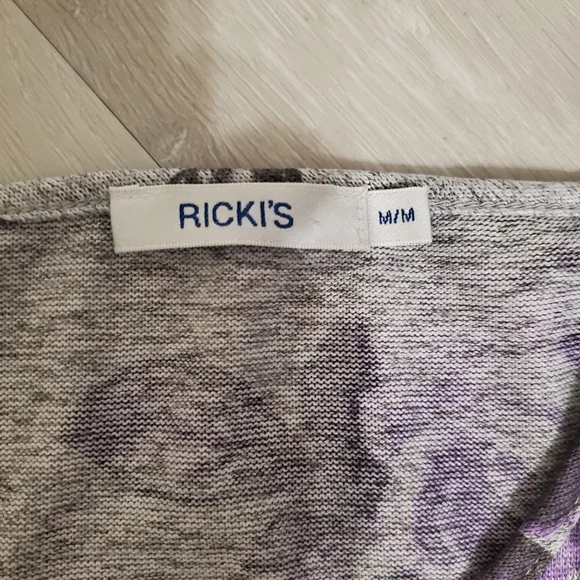 2/$15**Floral open shoulder top - Picture 4 of 4